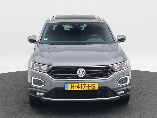 Volkswagen T-Roc 1.5 TSi 150 Pk Automaat Sport | Panoramadak | Trekhaak | Camera | Adaptive Cruise | Navigatie | CarPlay | Climatronic | 18 Inch | 80.070 Km !!