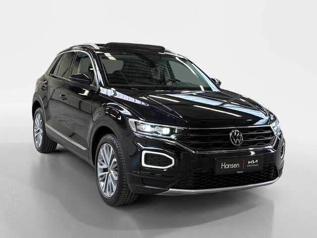 Volkswagen T-Roc 1.0 TSI Style Business I Pano I Trekhaak I Stoelverwarming