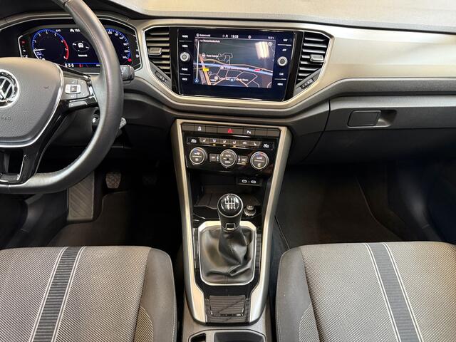 Volkswagen T-Roc 1.0 TSI Style Business I Pano I Trekhaak I Stoelverwarming