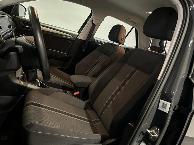 Volkswagen T-Roc 1.5 TSI Style | Navigatie | Adaptieve cruise control |