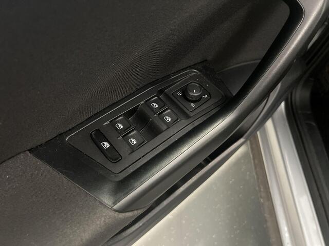 Volkswagen T-Roc 1.0 TSI 110pk Life · Camera · Apple/Android Car Play · P-Sensoren · Airco · Navigatie · 16'' Inch ·