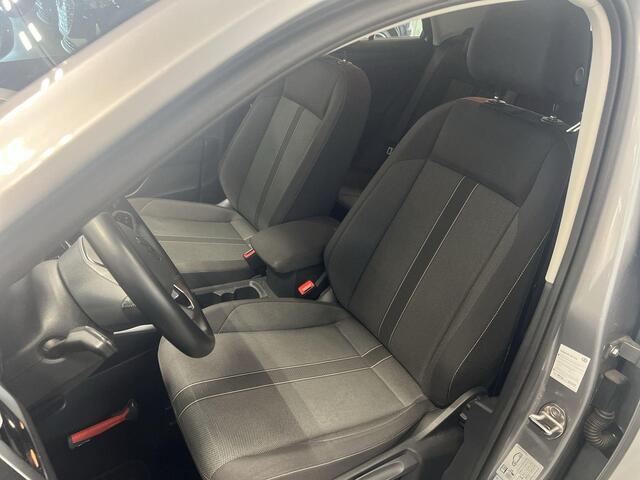 Volkswagen T-Roc 1.0 TSI 110pk Life · Camera · Apple/Android Car Play · P-Sensoren · Airco · Navigatie · 16'' Inch ·