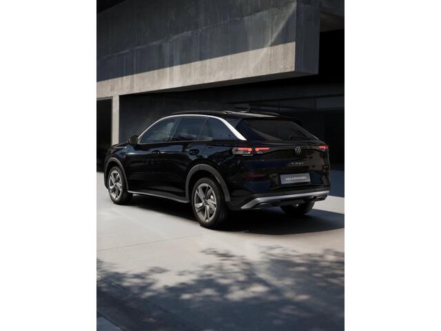 Volkswagen T-Roc 1.5 eTSI 116 7DSG Life First Edition | 'App-Connect' draadloze smartphone integratie | Automatische afstandsregeling (Adaptive Cruise Control) | Buitenspiegels elektrisch instel-, verwarm- en inklapbaar