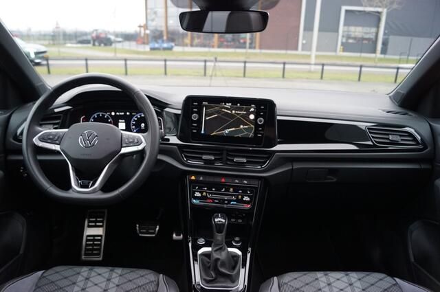 Volkswagen T-Roc 1.5 TSI DSG R-Line /Panodak/19 Inch LM /Camera / IQ Matrix LED
