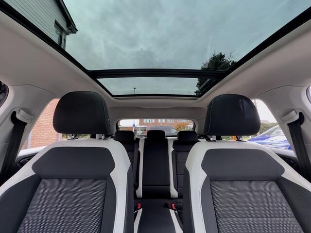 Volkswagen T-Roc 1.5 TSI AUT7 SPORT PANODAK LEDER NAVI CAMERA DIGI-DASH APPLE-CARPLAY LED LMV PDC