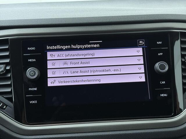 Volkswagen T-Roc 1.0 TSI Style | 110 PK | Achteruitrijcamera | Navigatiesysteem | Adaptive cruise control |