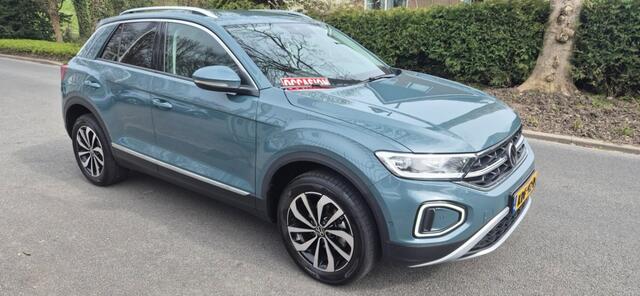 Volkswagen T-Roc 1.5 TSI R-Line Edition Virtual Cockpit Stuur/Stoelverwarming PDC V+A Camera