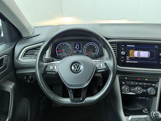 Volkswagen T-Roc 1.0 TSI Style | 110 PK | Adaptive cruise control | Climate control | Navigatiesysteem | Apple Carplay/Android Auto |