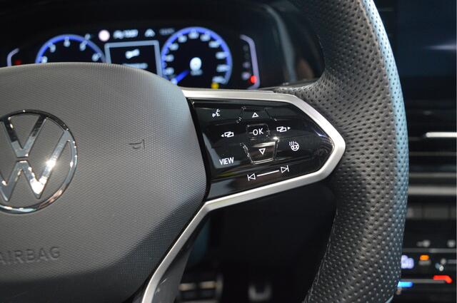 Volkswagen T-Roc Cabrio 1.5 TSI 3X R-LINE Black Style leer trekhaak 19 inch 150 pk !!