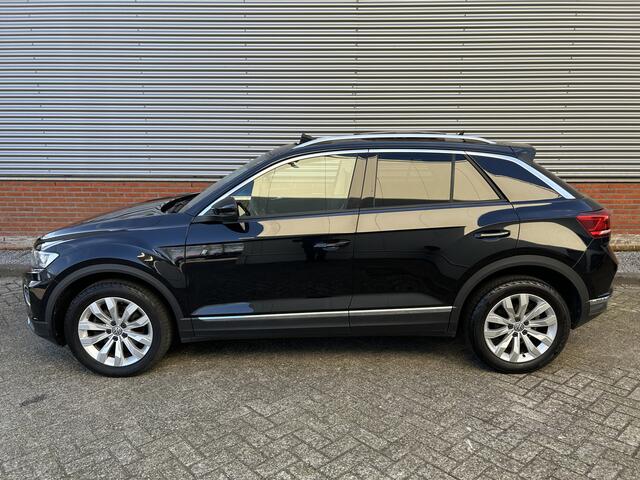 Volkswagen T-Roc 1.5 TSI Sport | Panorama-dak | Trekhaak | Dealer Onderhouden | Achteruitrijcamera | Carplay |