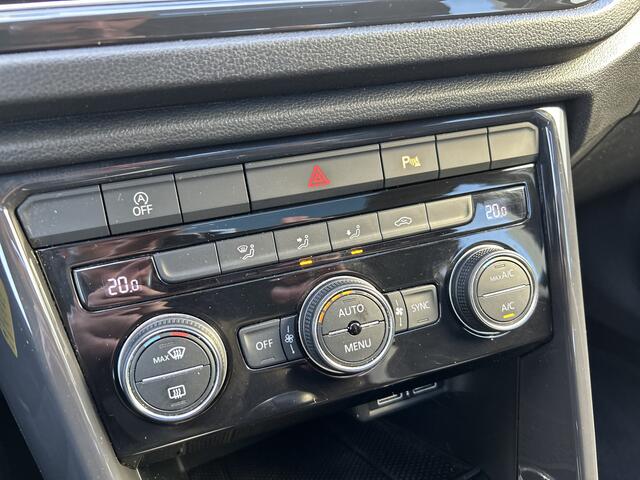 Volkswagen T-Roc 1.5 TSI Sport | Panorama-dak | Trekhaak | Dealer Onderhouden | Achteruitrijcamera | Carplay |