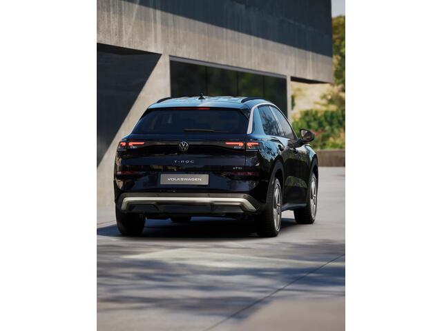 Volkswagen T-Roc 1.5 eTSI 116 7DSG Life First Edition | 'App-Connect' draadloze smartphone integratie | Automatische afstandsregeling (Adaptive Cruise Control) | Buitenspiegels elektrisch instel-, verwarm- en inklapbaar