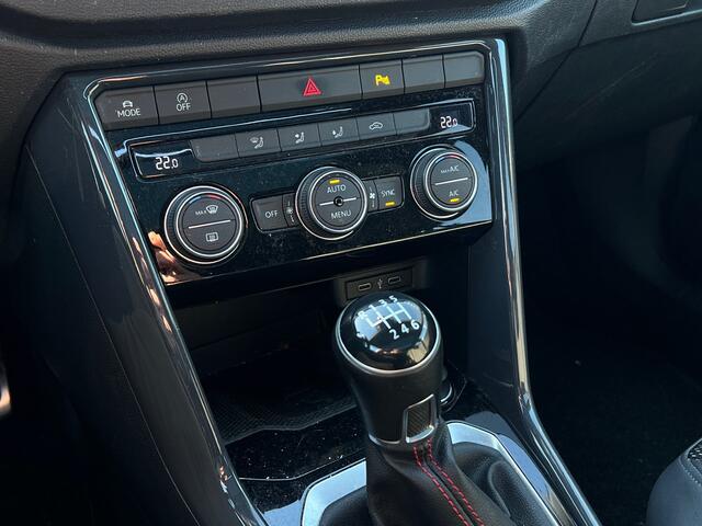 Volkswagen T-Roc 1.5 TSI 150pk Sport Business R Panoramadak Trekhaak