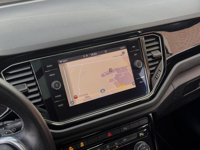 Volkswagen T-Roc 1.5 TSI AUT7 SPORT BLACK-EDITION PANODAK NAVI CAMERA DIGI-DASH APPLE-CARPLAY LED LMV PDC