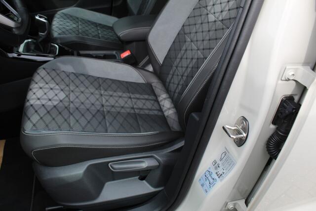 Volkswagen T-Roc 1.5-150pk R-Line Edition DSG-AUTOMAAT ! Gun u het comfort en gemak van een automaat ! Slechts 16.000km ! Winterpakket, Adapt. Cruise Control, Climate Control, Camera, CarPlay