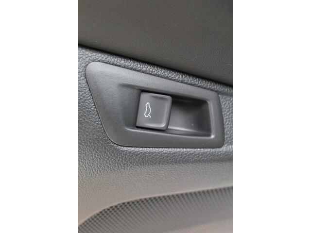 Volkswagen T-Roc 1.5-150pk R-Line Edition DSG-AUTOMAAT ! Gun u het comfort en gemak van een automaat ! Slechts 16.000km ! Winterpakket, Adapt. Cruise Control, Climate Control, Camera, CarPlay