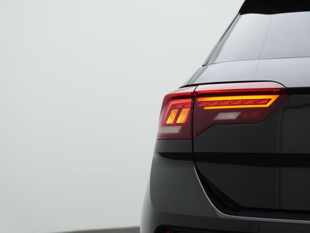 Volkswagen T-Roc 1.5 TSI 150 pk 150 pk DSG R-Line | Trekhaak | Achteruitrijcamera | Adaptive Cruise | Stoelverwarming | Sportonderstel | Side Assist