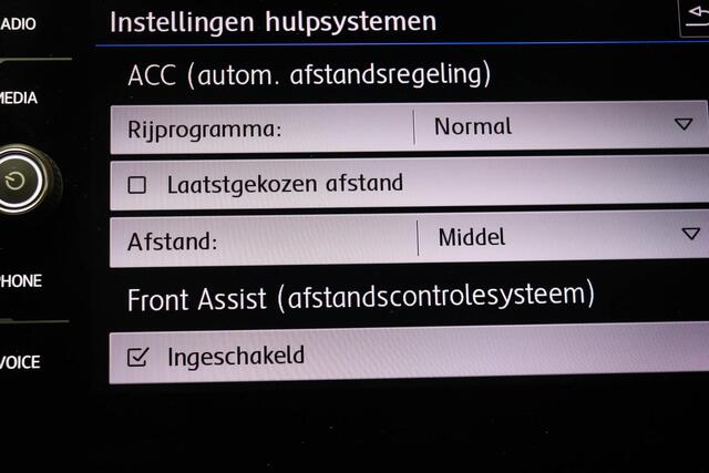 Volkswagen T-Roc 1.5 TSI Style Business | VIRTUAL COCKPIT | CLIMA | NAVIGATIE | CAMERA | 19"
