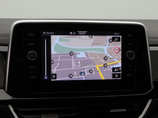 Volkswagen T-Roc 1.5 TSi 150 Pk Automaat R-Line Edition | Trekhaak | Stoelverwarming | Adaptive Cruise | Navigatie | Carplay | Climatronic | 17 Inch | 23.842 Km !!