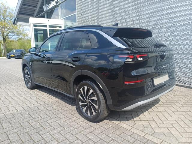 Volkswagen T-Roc Life First Edition 1.5 eTSI 85 kW / 116 PK 7-DSG | Ambient pakket | Comfort pakket | Trekhaak |