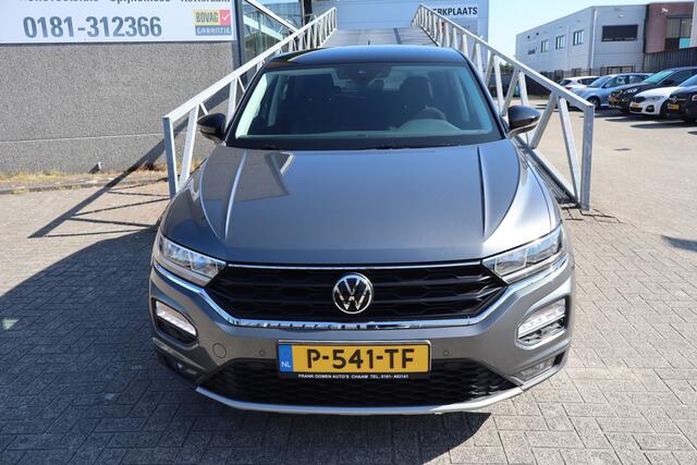 Volkswagen T-Roc 1.5 TSI AUTOMAAT Dealeronderhouden/Trekhaak/Apple carplay/Stoelverwarming/Navigatie/Parkeersensoren rondom/Climate control/DAB/Lage km stand!