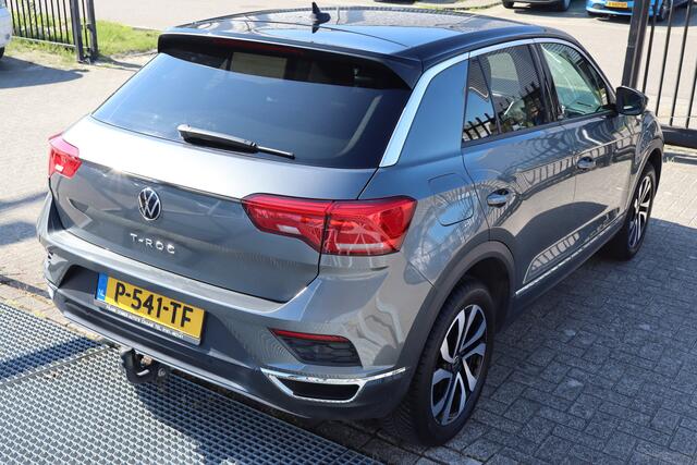 Volkswagen T-Roc 1.5 TSI AUTOMAAT Dealeronderhouden/Trekhaak/Apple carplay/Stoelverwarming/Navigatie/Parkeersensoren rondom/Climate control/DAB/Lage km stand!