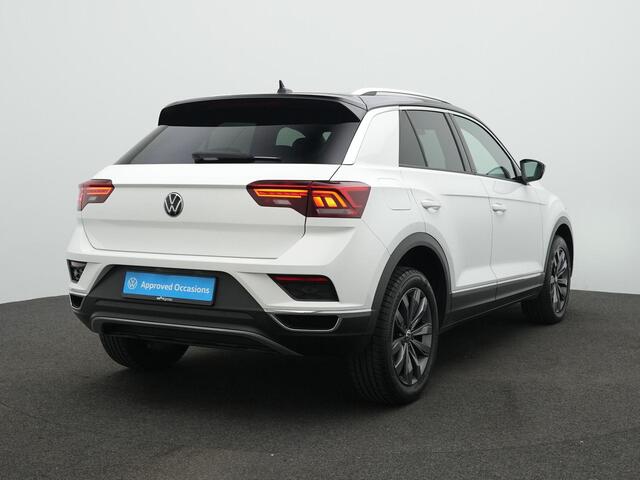 Volkswagen T-Roc 1.5 TSI 150 pk DSG Sport | Achteruitrijcamera | Adaptive Cruise | Elektrische achterklep | Navigatie