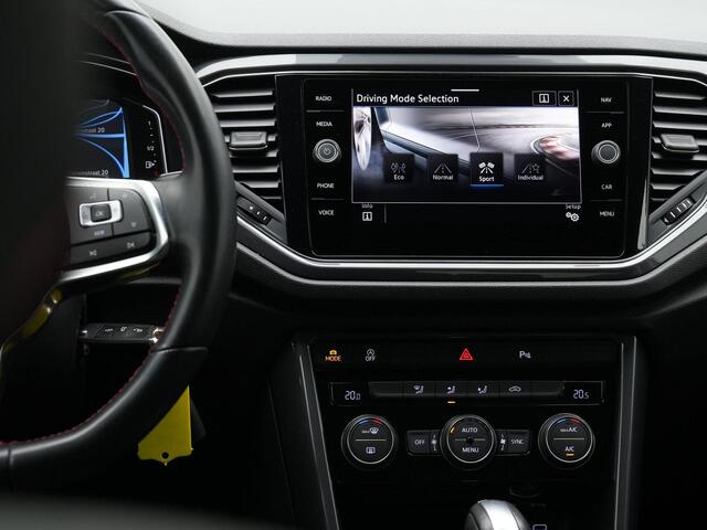 Volkswagen T-Roc 1.5 TSI 150 pk DSG Sport | Achteruitrijcamera | Adaptive Cruise | Elektrische achterklep | Navigatie