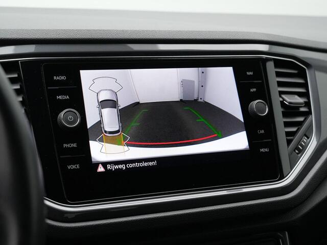 Volkswagen T-Roc 1.5 TSI 150 pk DSG Sport | Achteruitrijcamera | Adaptive Cruise | Elektrische achterklep | Navigatie