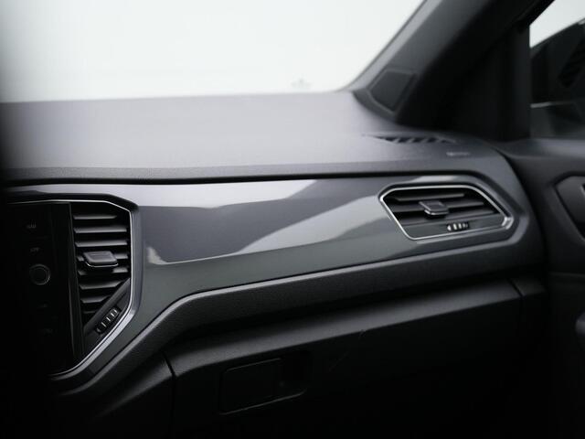 Volkswagen T-Roc 1.5 TSI 150 pk DSG Sport | Achteruitrijcamera | Adaptive Cruise | Elektrische achterklep | Navigatie