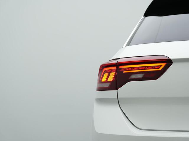 Volkswagen T-Roc 1.5 TSI 150 pk DSG Sport | Achteruitrijcamera | Adaptive Cruise | Elektrische achterklep | Navigatie