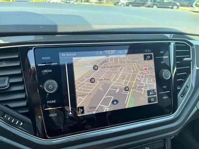 Volkswagen T-Roc 1.5 TSI 150pk DSG R-line · Panoramadak · Camera · Beats Audio · Afneembare Trekhaak · Side Assist · Stoelverwarming · Keyless · Elek. Achterklep ·