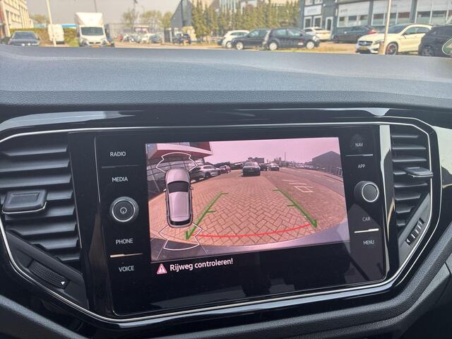 Volkswagen T-Roc 1.5 TSI 150pk DSG Sport · Apple/Android Car Play · Camera · Keyless · Navigatie · Stoelverwarming · 19'' Inch ·