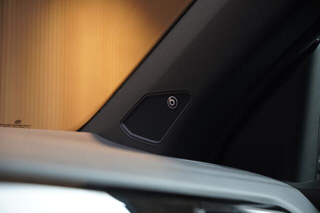 Volkswagen T-Roc Cabrio 1.5TSI/150pk R-Line Edition Grey|2023|Leder|Navi|Matrix-LED|Trekhaak|414/999|Virtual Cockpit|19"LMV|Keyless|Beats|VOL!