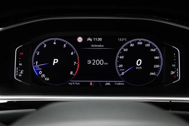 Volkswagen T-Roc 1.5 TSI R-Line Edition | IQ LIGHT | STUURVERWARMING | DRAADLOZE LADER | CAMERA | 18"