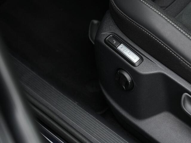 Volkswagen T-Roc 1.5 TSI 150 pk DSG Style | Trekhaak | Stoelverwarming | Navigatie | Massage