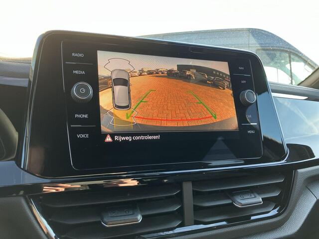 Volkswagen T-Roc 1.5eTsi/150PK R-Line Black Style DSG · Panoramadak · Apple/Android · Camera + Parkeersensoren · Garantie t/m 18-06-2027