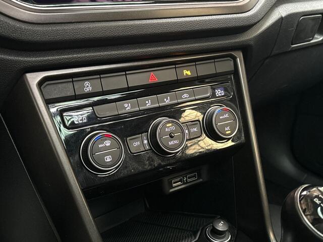 Volkswagen T-Roc 1.0 TSI Sport (PANORAMADAK, VIRTUAL COCKPIT, APPLE CARPLAY, GROOT NAVI, LED KOPLAMPEN, SPORTSTOELEN, ADAPTIVE CRUISE, PARKEERSENSOREN, NIEUWE APK, NIEUWSTAAT)