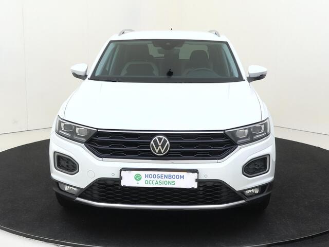 Volkswagen T-Roc 1.5 TSI Sport | Adaptieve cruise control | Dodehoek detectie | Keyless | Achteruitrijcamera | Navigatie | Digital cockpit Pro | Elektrische achterklep |