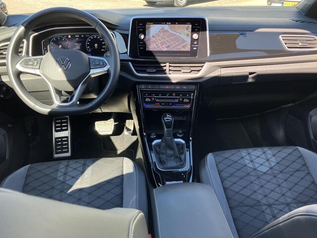 Volkswagen T-Roc 1.5TSI/150PK R-Line DSG · Panoramadak · Navigatie · Trekhaak · Apple/Android Car Play · Stoelverwarming ·
