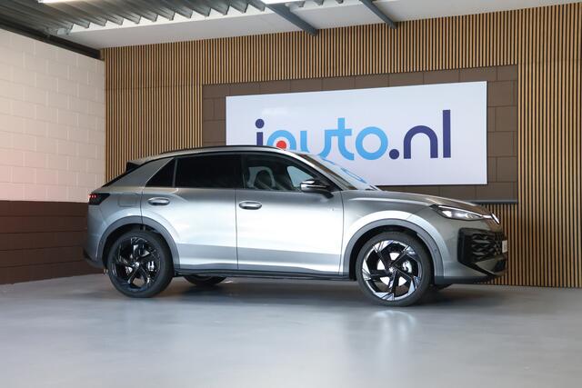 Volkswagen T-Roc 1.5 eTsi R-Line Black Style Pano/IQ.Light/Keyless/Camera/ACC/Elek. klep/20"/Trekhaak wegkl.