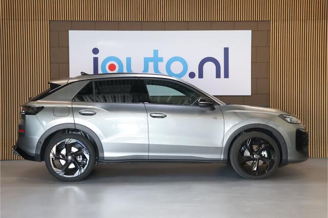 Volkswagen T-Roc 1.5 eTsi R-Line Black Style Pano/IQ.Light/Keyless/Camera/ACC/Elek. klep/20"/Trekhaak wegkl.