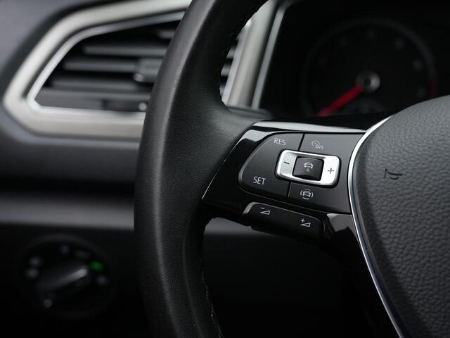 Volkswagen T-Roc 1.0 TSI 110 pk Style | Trekhaak | Adaptive Cruise | Navigatie | Parkeersensoren voor/achter | Carplay