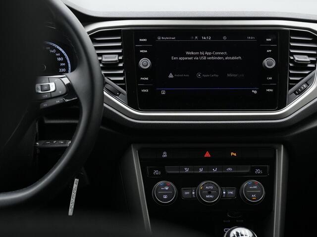 Volkswagen T-Roc 1.0 TSI 110 pk Style | Trekhaak | Adaptive Cruise | Navigatie | Parkeersensoren voor/achter | Carplay