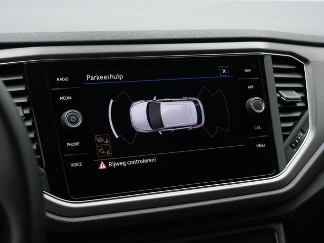 Volkswagen T-Roc 1.0 TSI 110 pk Style | Trekhaak | Adaptive Cruise | Navigatie | Parkeersensoren voor/achter | Carplay