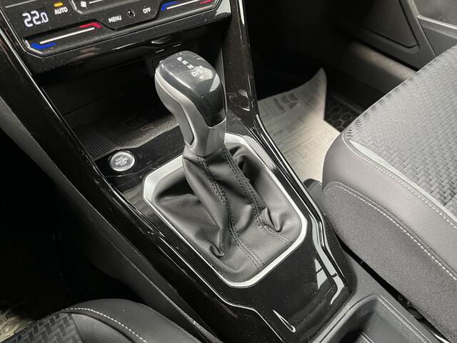 Volkswagen T-Roc Cabrio 1.5 TSI R-Line / AUTOMAAT/ ACC/ PARK.SENSOR.V+A/ CAMERA/ STUUR+STOELVERWARM./ DODEHOEK/ APP-CONNECT/ KEYLESS/ RIJ-MODI/ DIGITAL DASH/ NAVI/ DAB/ CLIMA/ IQ.LIGHT/ 19'' LMV