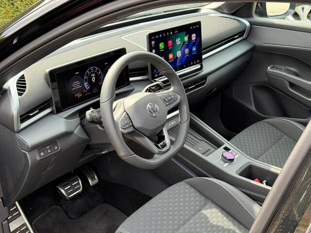 Volkswagen T-Roc 1.5 eTsi R-Line Trekhaak | Pano | 20"