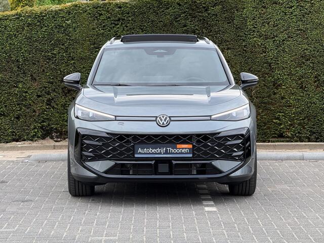 Volkswagen T-Roc 1.5 eTsi R-Line Trekhaak | Pano | 20"