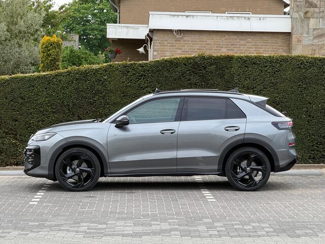 Volkswagen T-Roc 1.5 eTsi R-Line Trekhaak | Pano | 20"
