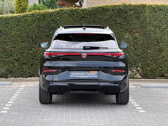 Volkswagen T-Roc 1.5 eTsi R-Line Trekhaak | Pano | 20"